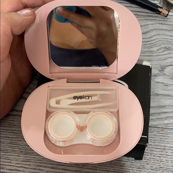 Contact box - Picture 2 of 2